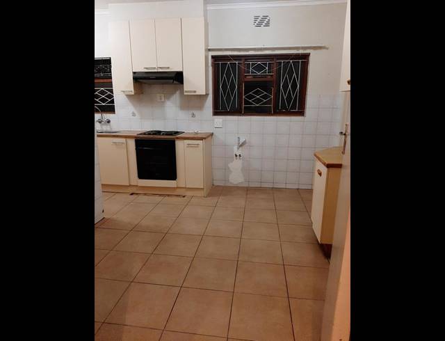 4 BEDROOM PROPERTY TO RENT IN GOODWOOD CENTRAL